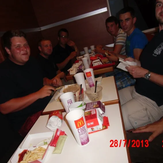20130728_hochwasserhelfermcdonalds_7.jpg